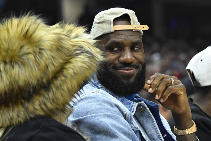 lebron james’ agent attempts to quiet rumors he’s leaving the los angeles lakers