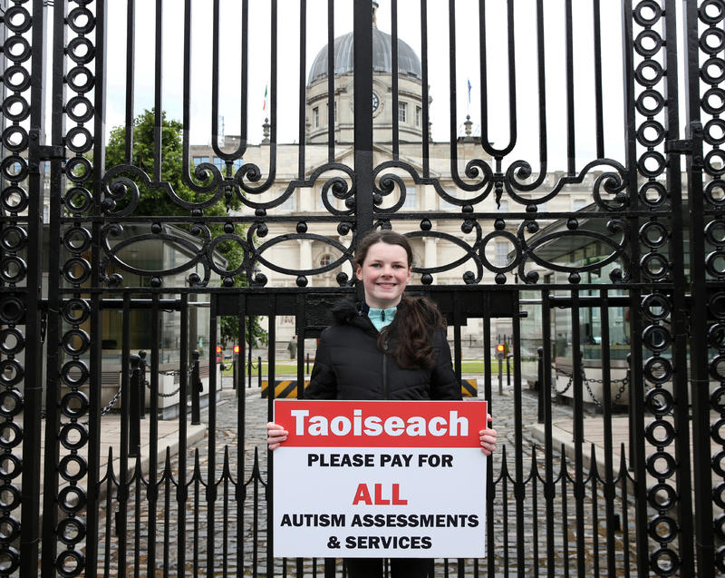 teenager involved in dáil protest over autism services to meet with taoiseach simon harris later