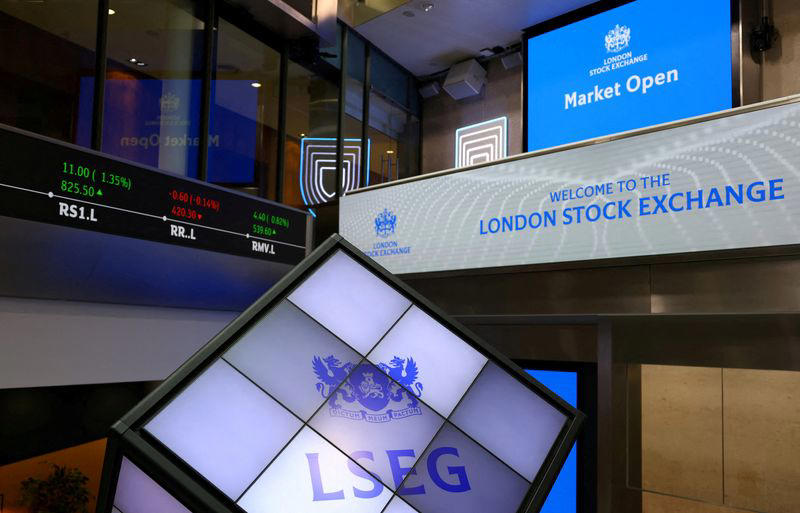 ftse 100 hits near two-week high on boe rate cut bets