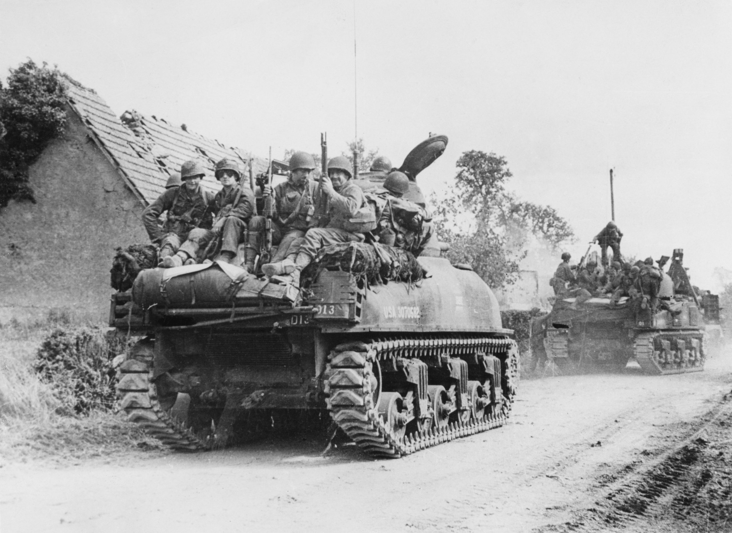 Ww2 сайт. Шерман в нормандии. Ww2 сайт. Call of duty: wwii. Четвертая пехотная дивизия сша.