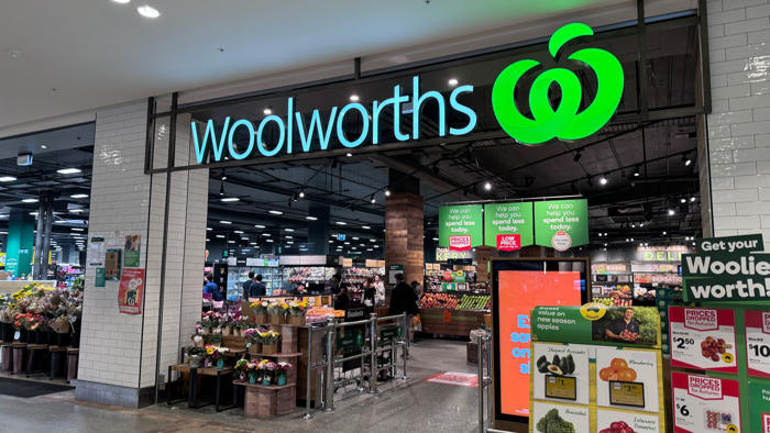 sda accused of ripping off woolworths store workers by endorsing 3.75pc pay deal