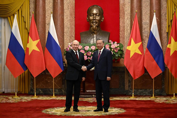 rusia tawarkan vietnam bangun nuklir