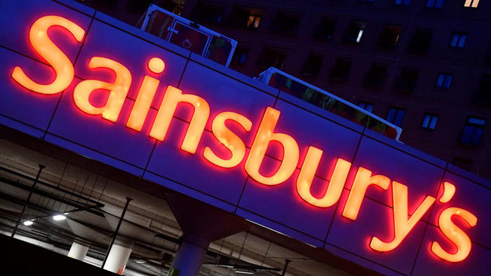 sainsbury's sells banking arm to natwest