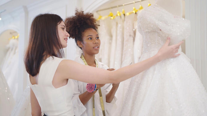 ces 12 erreurs que les femmes font lorsqu'elles achètent leur robe de mariée (et c'est plus commun qu'on ne le croit)