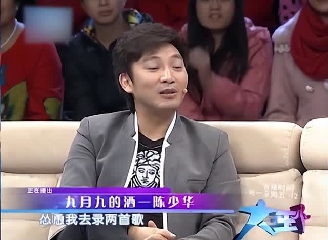 因一句话被砍掉下巴，缝130针才抢救回来，如今这位男歌手转行靠卖马桶为生