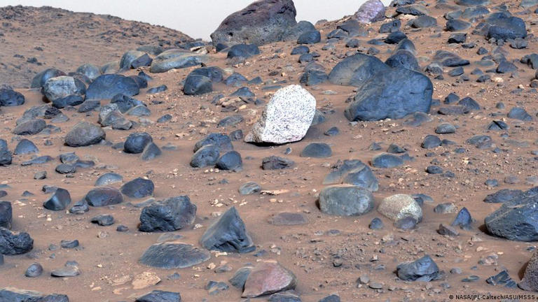 Róver de la NASA halla en Marte extrañas piedras nunca vistas en el ...