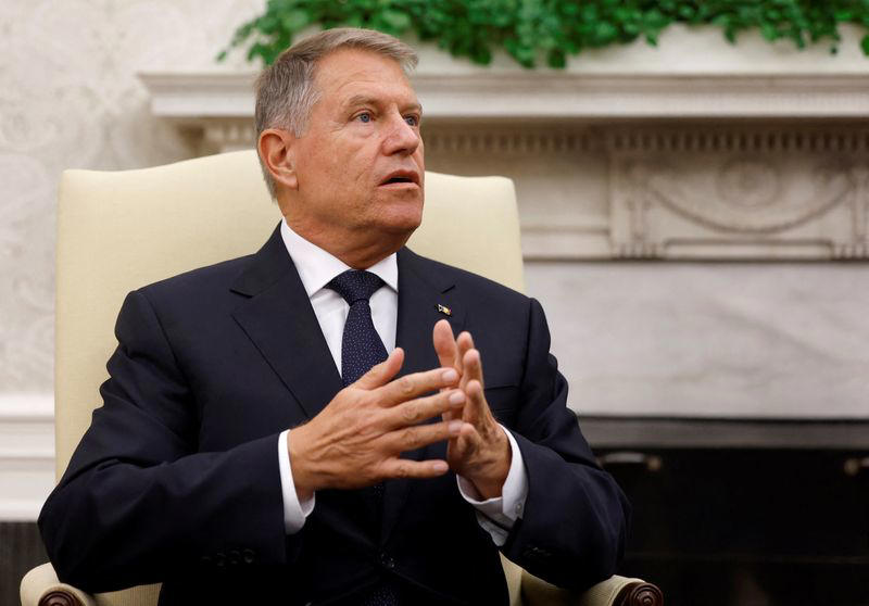 otan: le président roumain retire sa candidature et soutient rutte