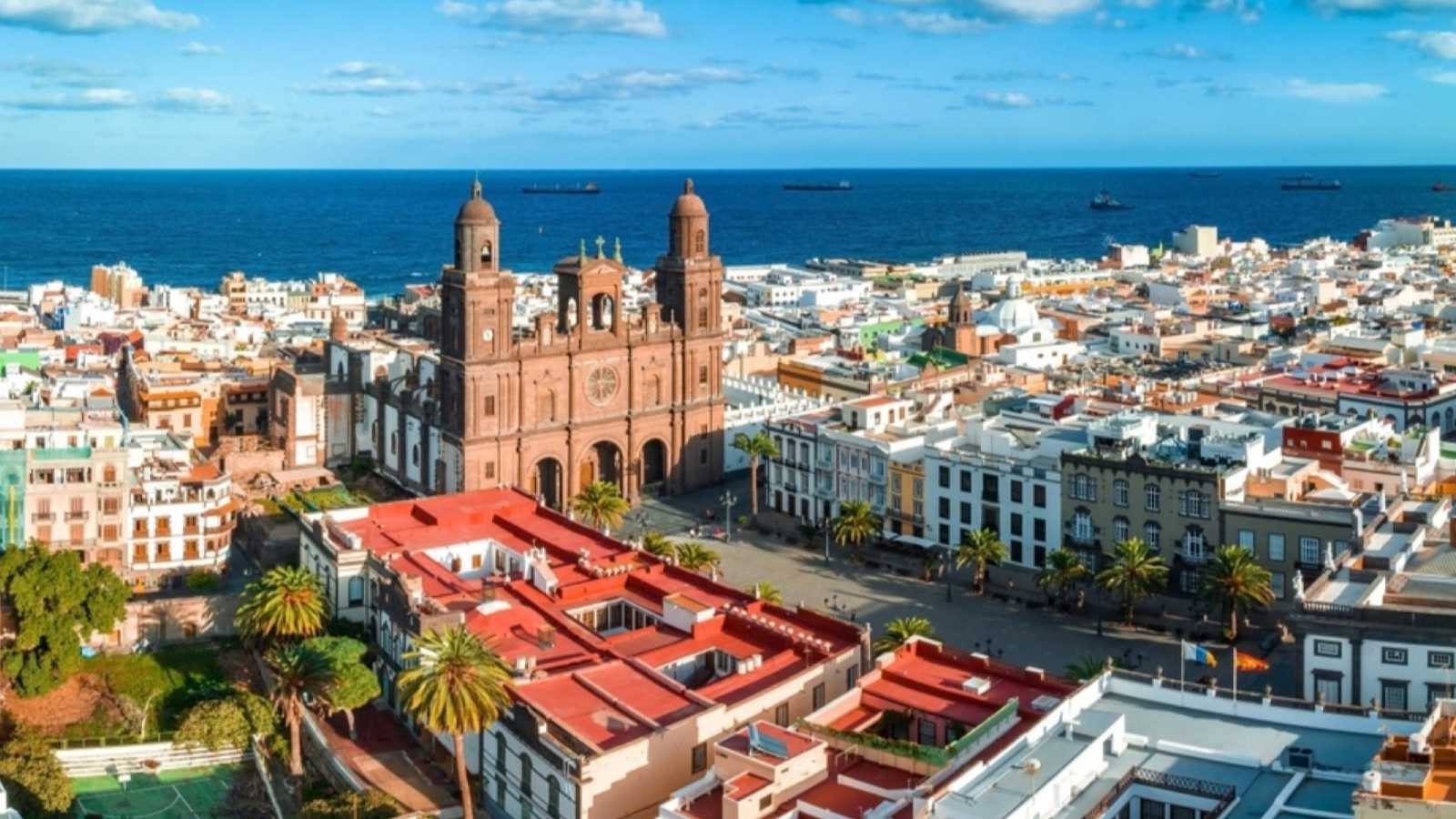 <p>Seated under one of the comfiest weathers in Europe, Las Palmas, by the account of <a href="https://www.reddit.com/r/digitalnomad/comments/16pao49/best_warm_and_compact_city_in_europe/?sort=top">one forum member</a>, hardly experienced bad weather. "I stayed there for eight months and never had more than half a day of bad weather. Someone adds that you wouldn't have a language problem since most locals in Las Palmas speak English and Spanish fluently.</p>