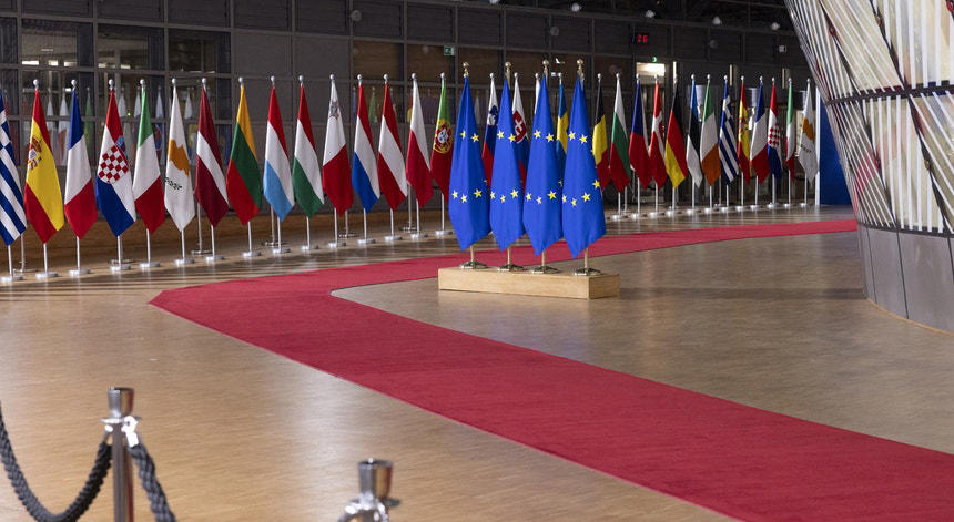 união europeia aprova 14.º pacote de sanções contra a rússia