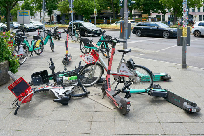 e-scooter in berlin: ist das gehwege-chaos nun endlich vorbei?