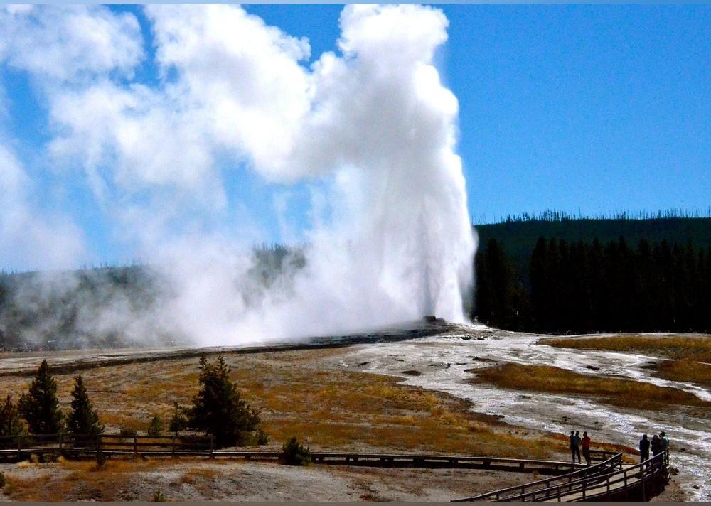 <p>- Rating: 4.5/5 (5,070 reviews)<br>- <a href="https://www.tripadvisor.com/Attraction_Review-g60999-d142956-Reviews-Old_Faithful-Yellowstone_National_Park_Wyoming.html">Read more on Tripadvisor</a></p>