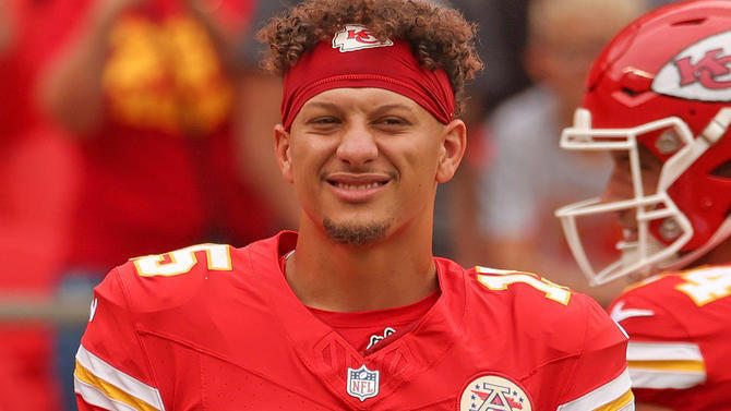 which nfl stars are worthy of the hall of fame, plus qbs set to make leap and patrick mahomes skirts nfl rules