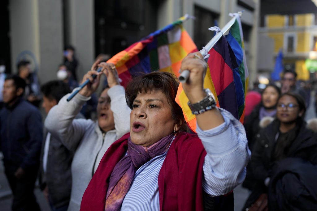 regresa la calma a bolivia tras fallido golpe; cientos se manifiestan a favor del presidente arce