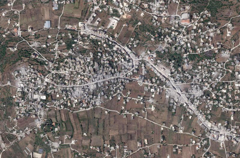 medio oriente: villaggio libano distrutto da bombe israele, timori escalation guerra