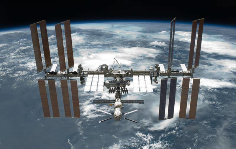 spacex to make vehicle to deorbit international space station