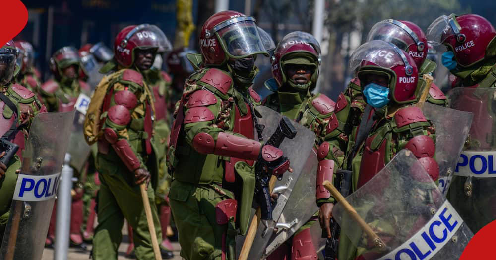 nairobi officer’s compassionate act: helping woman wash teargas off her face