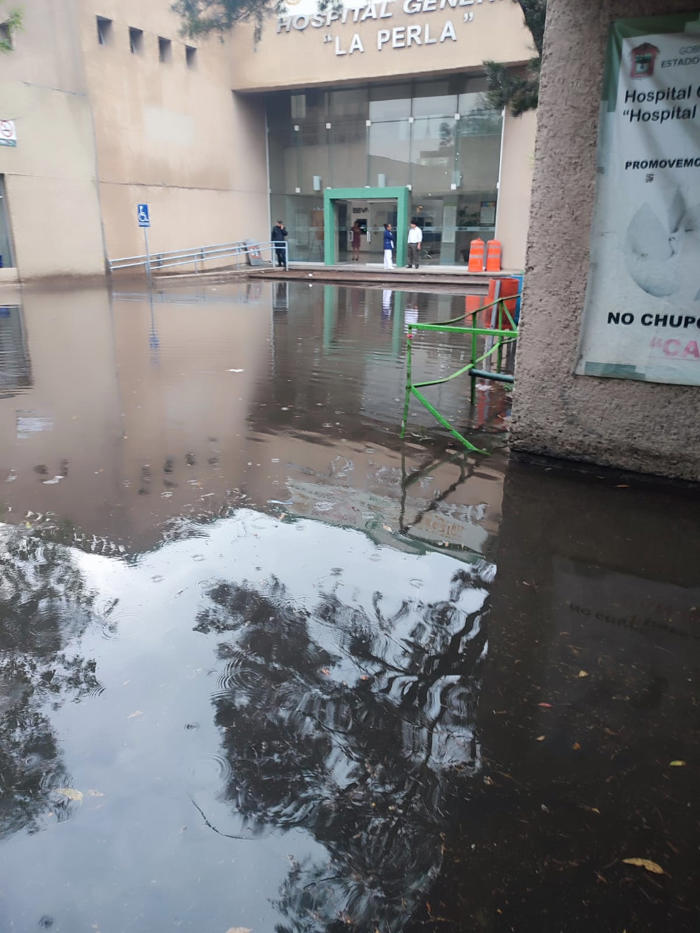 inundaciones en edomex dejan autos varados, daños en casas y hospitales
