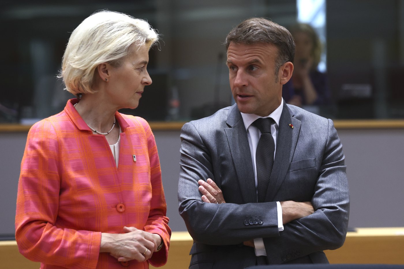 French Far-right Leader Le Pen Questions President's Role As Army Chief ...