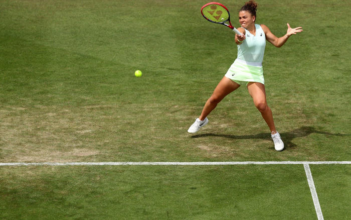 emma raducanu blown away by blustery wind and daria kasatkina at eastbourne
