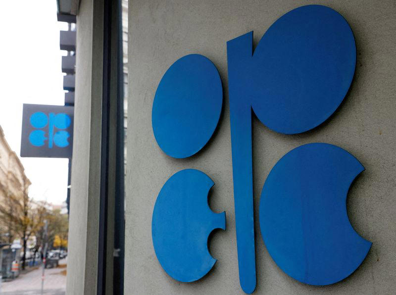 us senate committee probes oil producers on price collusion with opec