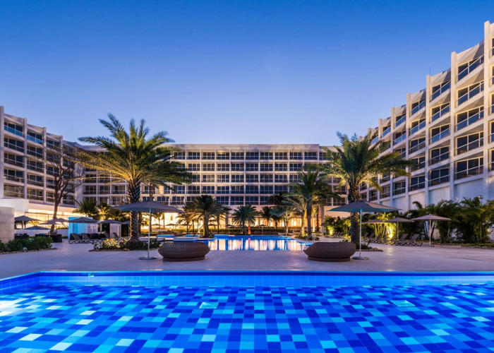 en cartagena está el único hotel de lujo con todo incluido y huéspedes permanentes