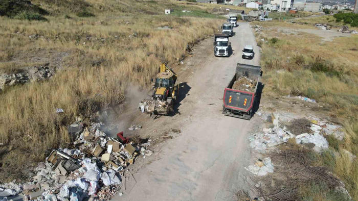 bandırma’da çöp dağları temizleniyor