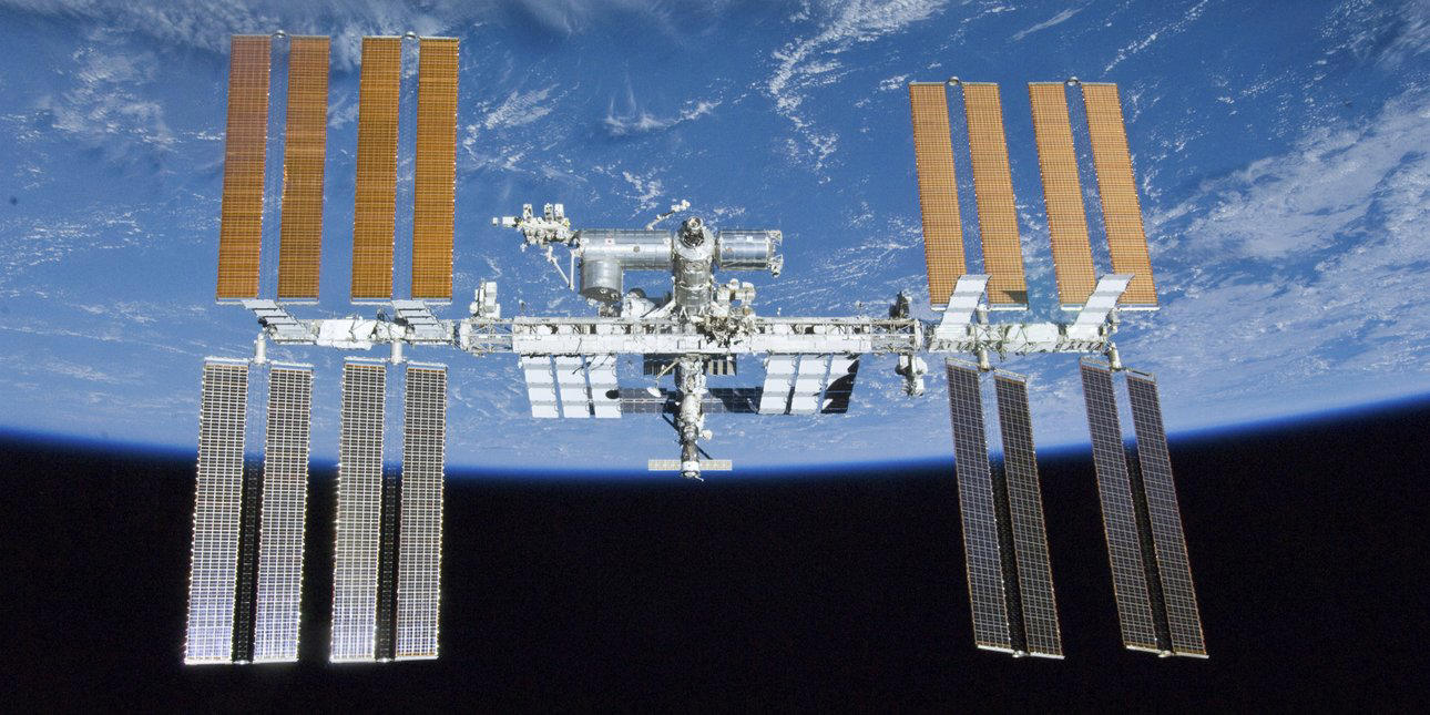 διαλύθηκε ρωσικός δορυφόρος στο διάστημα, σπεύδουν να προφυλαχθούν από συντρίμμια οι αστροναύτες του iss