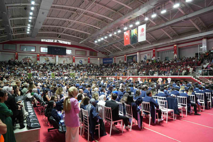 samsun’da 450 öğrencinin mezuniyet heyecanı