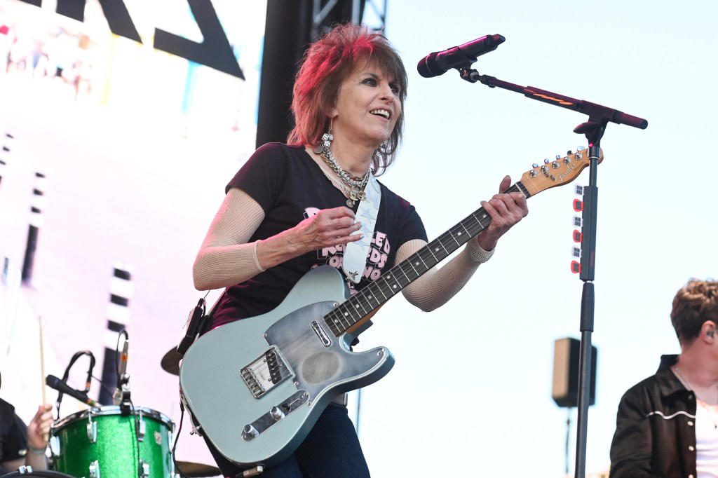 chrissie hynde praises taylor swift: ‘shows you what a girl with a guitar can do'