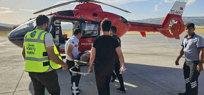 bingöl’de yaşlı adam için ambulans helikopter havalandı