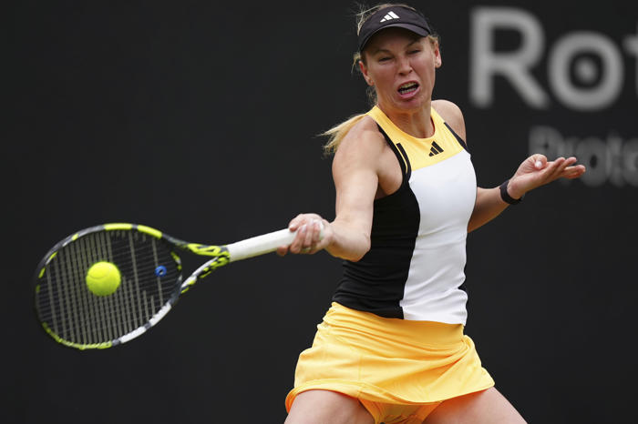 wozniacki trækker sig fra kvartfinale i tyskland efter uheld