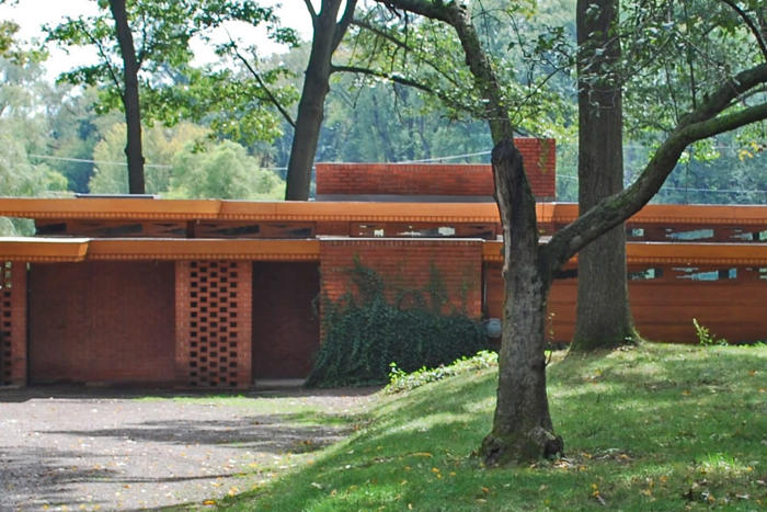 tour of original 1949 frank lloyd wright home in michigan is a trip back in time