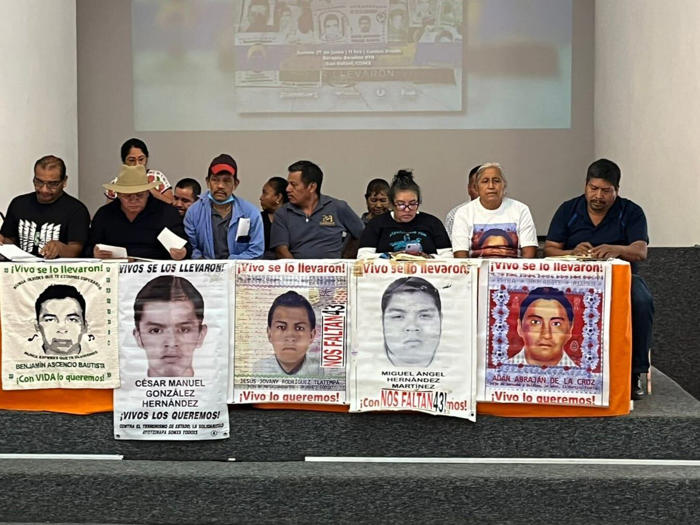 caso ayotzinapa: familiares rechazan informe de amlo