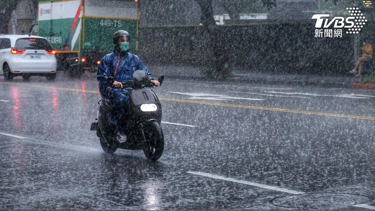 天氣／超猛大雨來了！雷雨炸半台灣 「這3地」雨下最猛