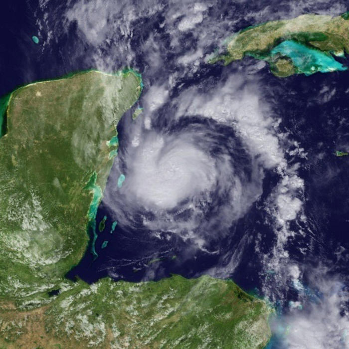 huracán beryl: alerta por posible impacto en la península de yucatán