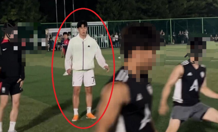 [영상]손흥민과 공 찼다…처음엔 웃어넘겼는데 조기축구장에 나타난 ‘캡틴’