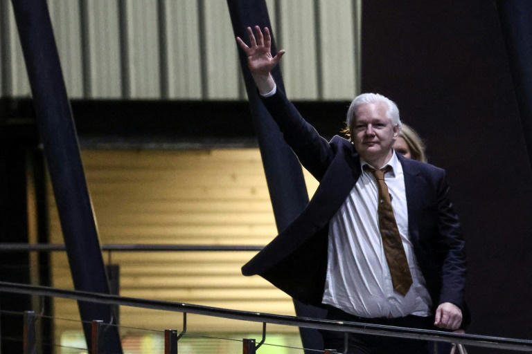 le pouvoir vénézulien décerne un prix de journalisme à julian assange