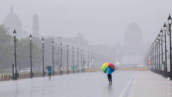 early morning rain in delhi, surrounding areas gives respite from heat
