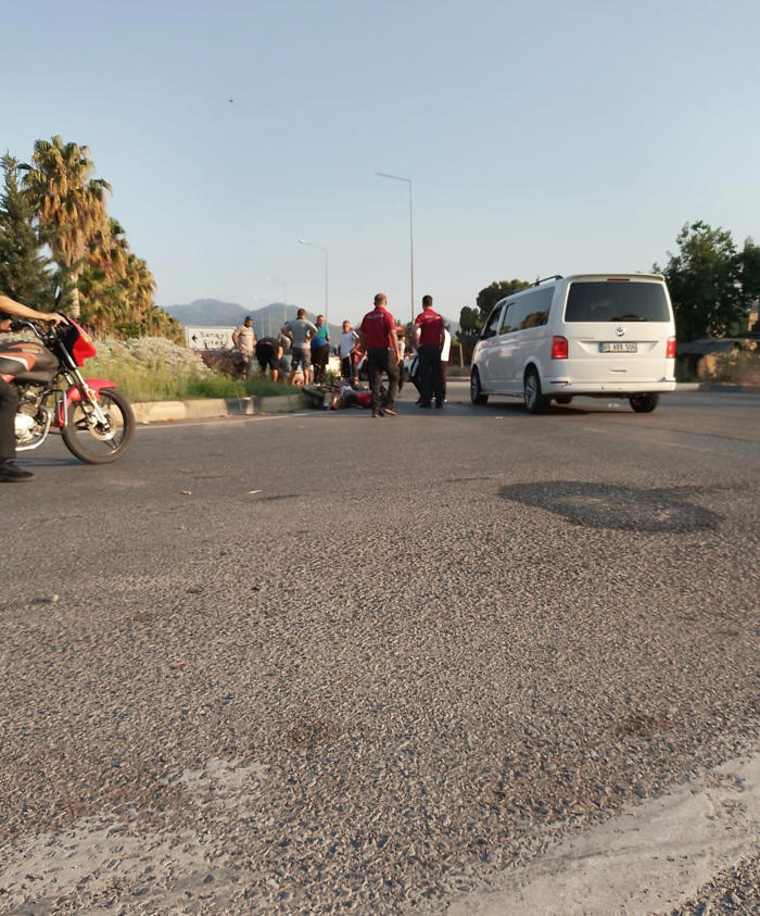 gazipaşa’da motosiklet sürücüsünün hayatını kask kurtardı