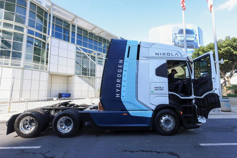 walmart canada adds nikola's hydrogen fuel cell-powered electric semi-truck to fleet