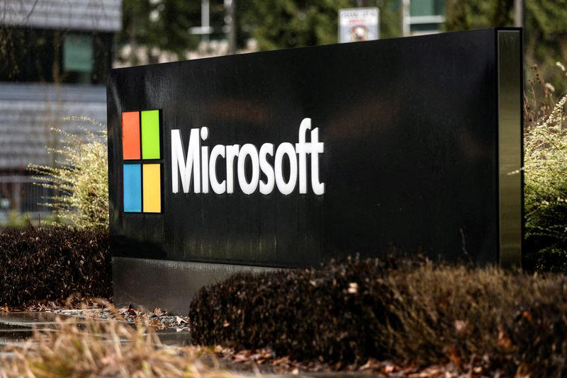 microsoft, microsoft tells clients russian group hacked into emails, bloomberg news reports