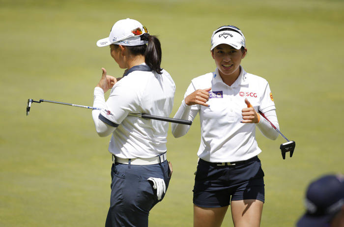 yin and thitikul form team of ex-no. 1s and share the lead in dow championship