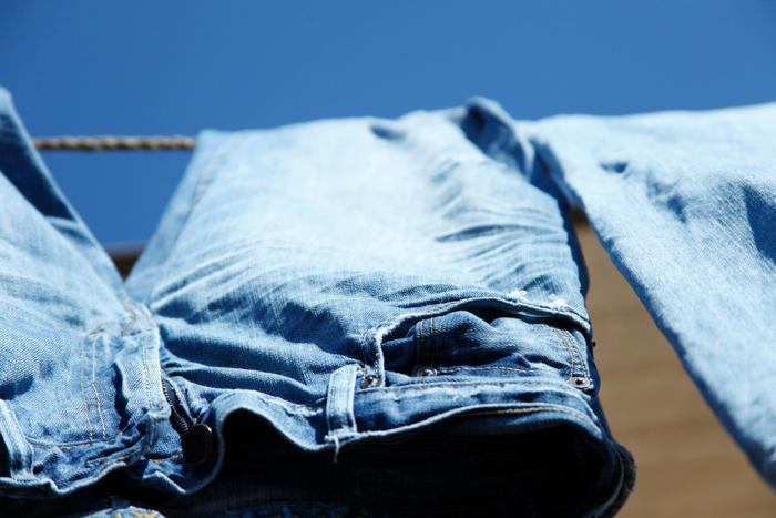 mezcla natural para lavar los jeans y evitar que se destiñan y se dañen