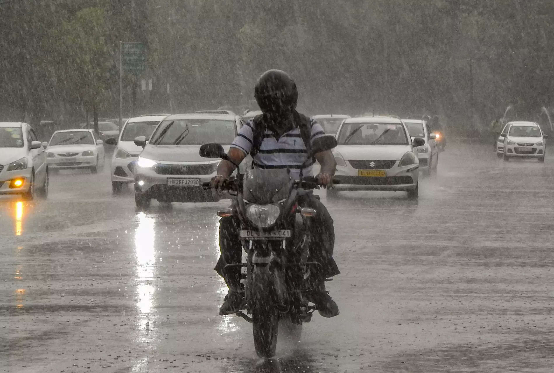 Heavy Rain Lashes Parts Of Delhi-NCR