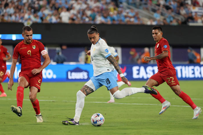5-0. uruguay propina la primera goleada de la copa américa y se asoma a cuartos
