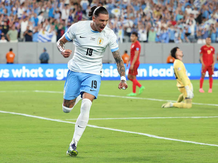 uruguay arrolla a bolivia y se enfila a cuartos de copa américa