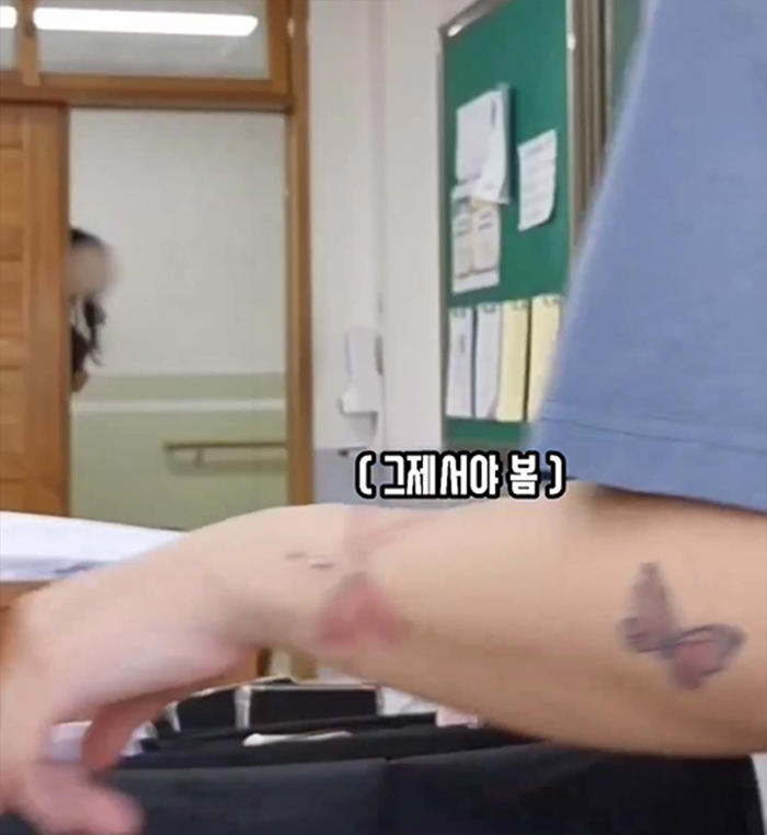 '팔에 문신 새긴 중학교 여교사' 영상 급속 유포... 갑론을박 폭발했다