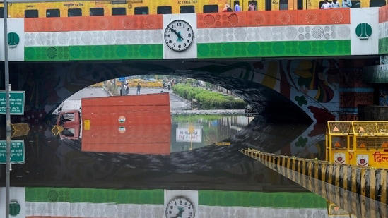 delhi's minto bridge inundated amid heavy rainfall, truck, car submerged; aap mp reacts