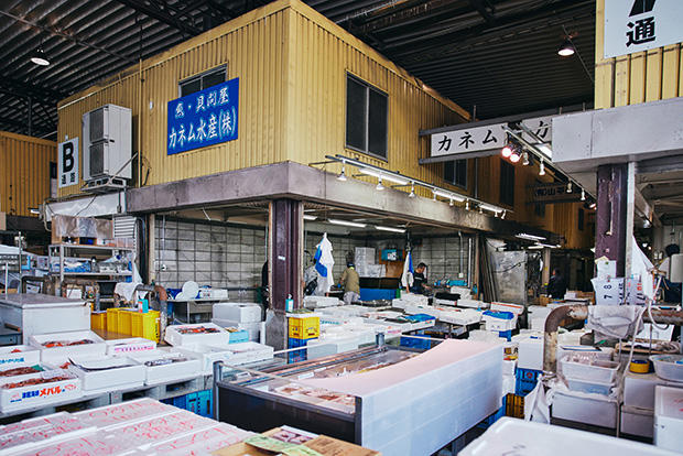 大宮デカ盛りの聖地へ！埼玉県魚市場で酒のアテを探す