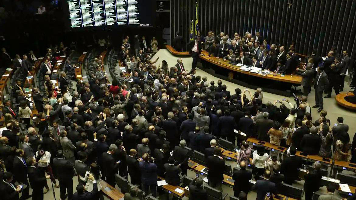 os 8 grupos mais privilegiados do serviço público no brasil, segundo novo livro